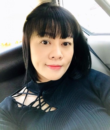 Mena , 42 ans